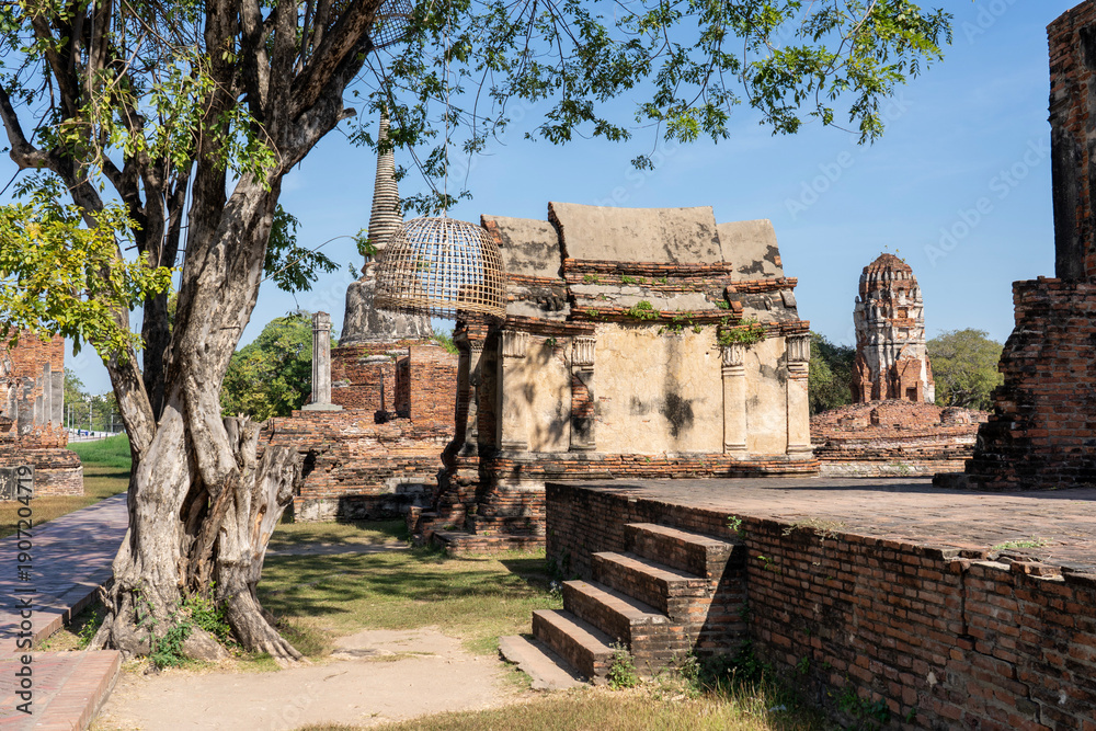 Fototapeta premium Ancient Buddhist Temple Ruins and Buddha Statues in Ayutthaya, Thailand
