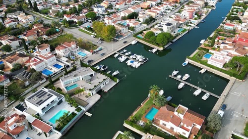 Kleiner Anlegehafen in Empuriabrava, Spanien.