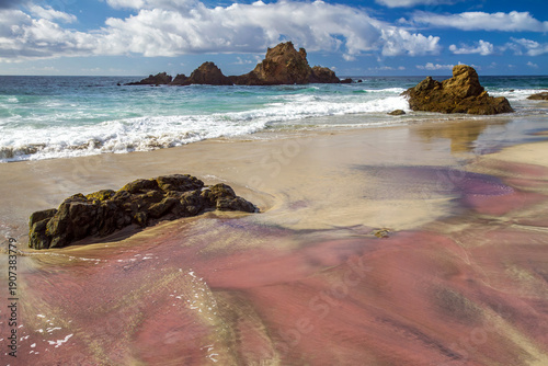 Tableau sur toile Pink Sand at Pfeiffer Beach in Big Sur, California with Coastal Rock Formations