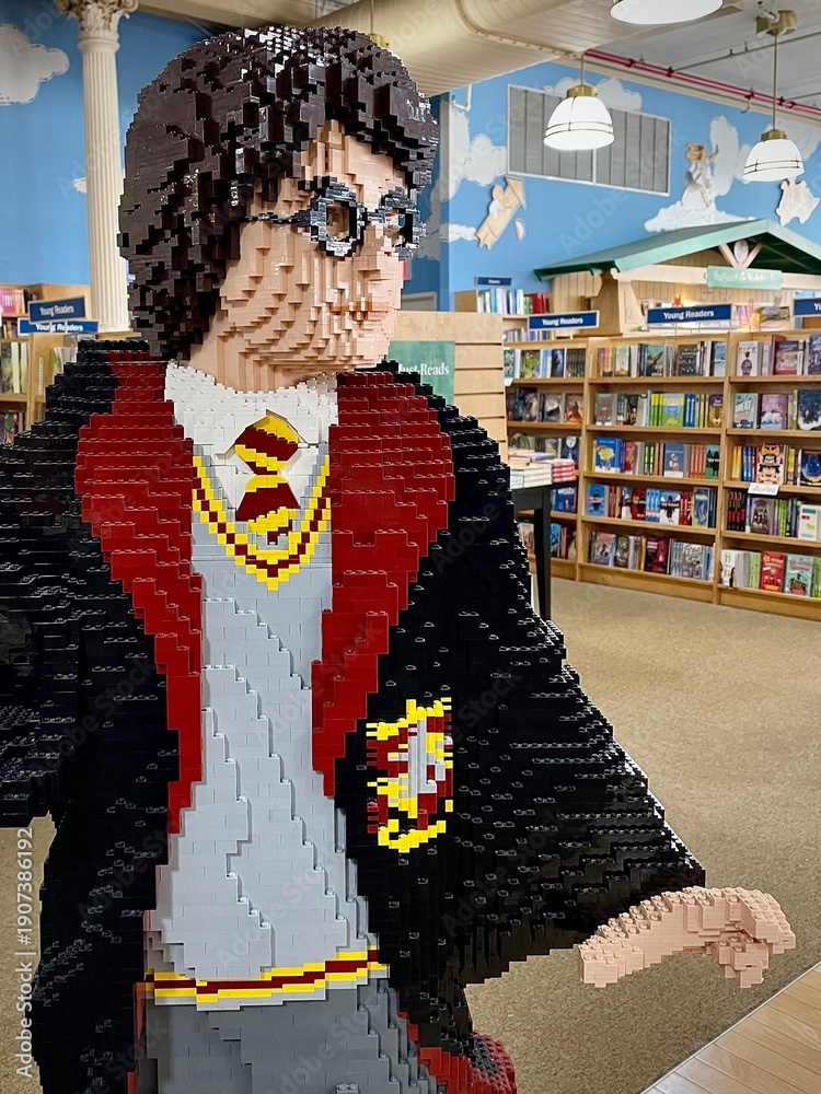 Naklejka premium LEGO Harry Potter Sculpture on Display at Barnes & Nobles Bookstore (New York, New York, USA- August 20, 2022)
