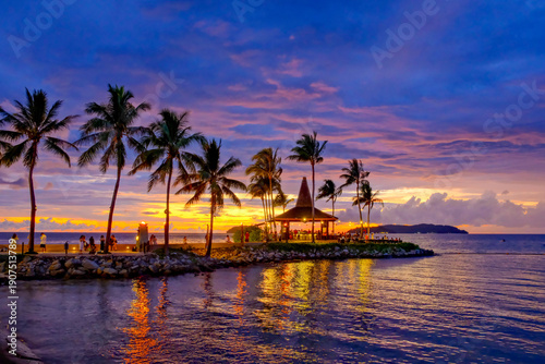 Bild auf Leinwand Malaysia Kota Kinabalu Sunset Glow
