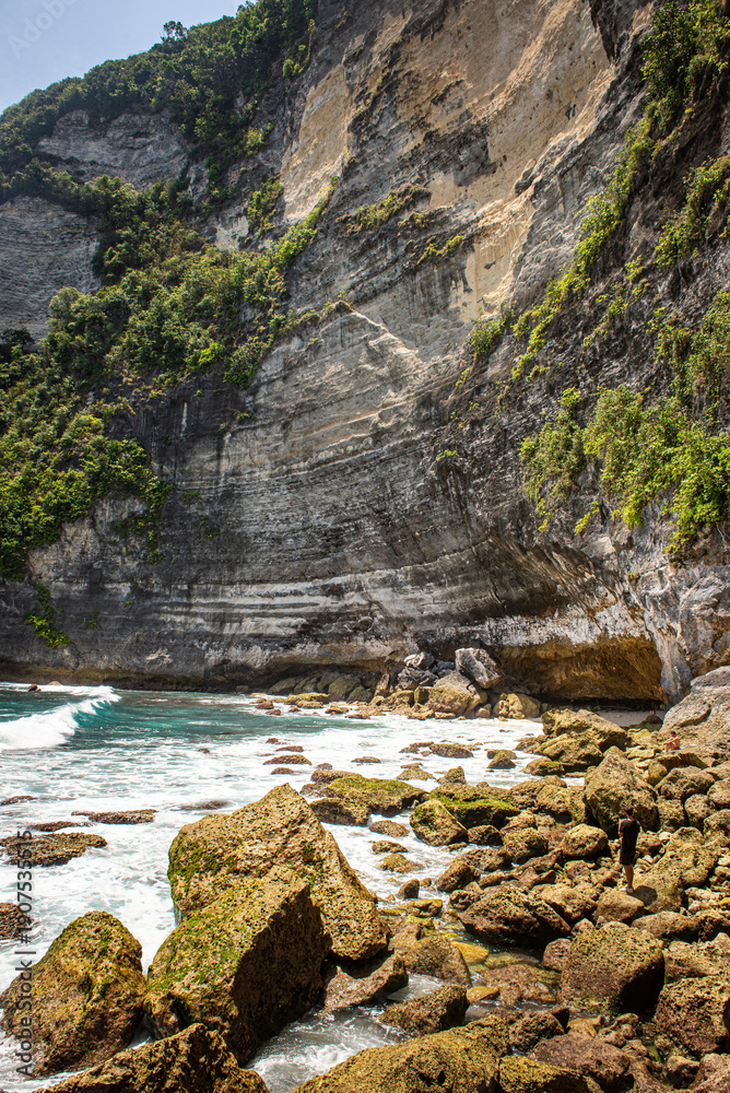Obraz premium Klify i widok na plażę na wyspie Nusa Penida, Bali, Indonezja