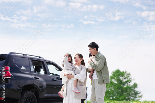 ドライブする家族