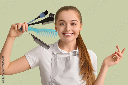 Female hairdresser with bru...