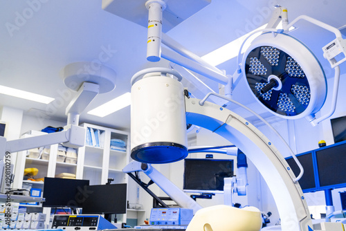 Εκτύπωση καμβά Detail of surgical light and C-arm in neurosurgery room