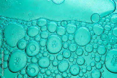 Konstfotografi Abstract Emerald Green Oil Bubbles in Water Background,Macro Abstract,Abstract macro shot of teal and emerald green oil droplets floating on water surface