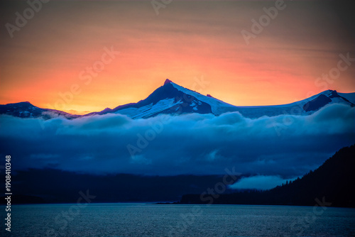 Obraz na płótnie Sunset over the Alaskan Mountains