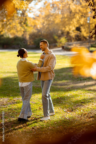 Couple shares a joyful mome...