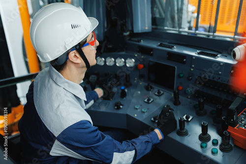 Valokuva Young caucasian male operating mining machinery in industrial control room