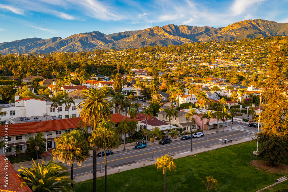 Obraz premium Scenic Santa Barbara City View at Golden Sunset from Historic Courthouse California