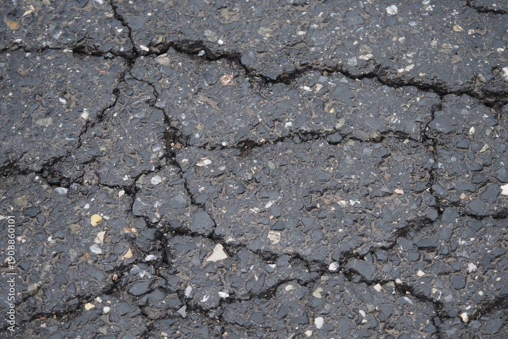 Obraz premium Daytime cracks on urban asphalt surface
