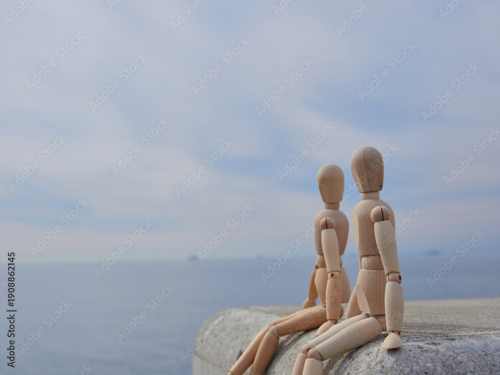 custom made wallpaper toronto digital冬の空と海岸の堤防に座る二人の木製のマネキン人形の姿