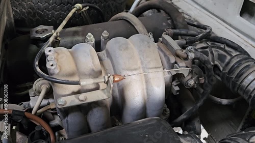 longitudinal inline-4 engine visibly shakes and rocks under the hood at idle classic Soviet four-cylinder vibes with no balance shafts