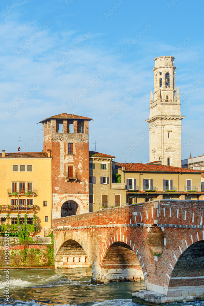 Obraz premium The Ponte Pietra (Stone Bridge) over the Adige River, Verona