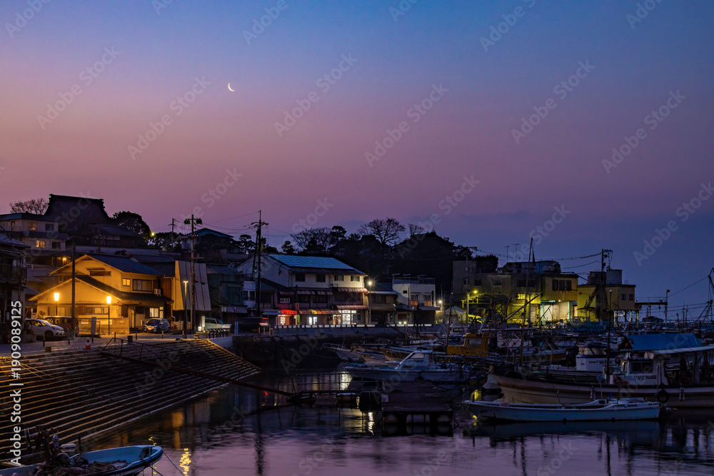 Fototapeta premium 鞆の浦 漁港 夜明