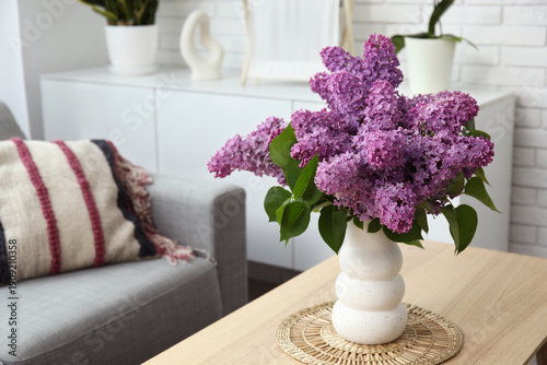 Vase with lilacs branches o...