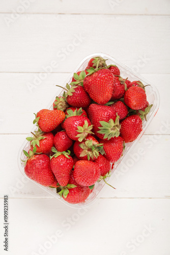 Plastic container with fres...