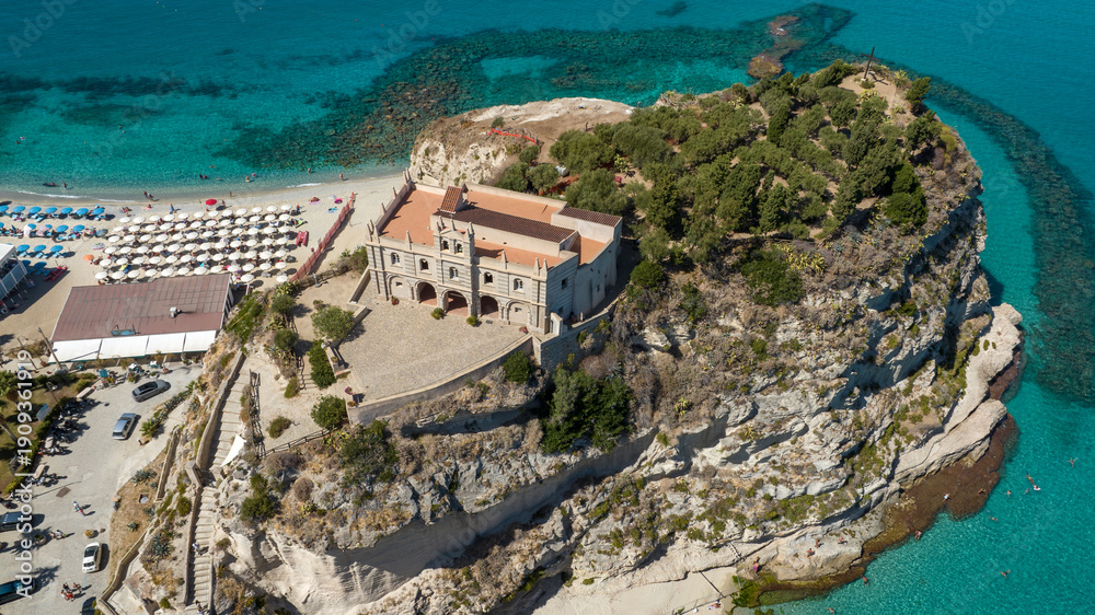 Αυτοκόλλητο Aerial view of Sanctuary of Santa Maria dell'Isola in Tropea, Calabria, Italy