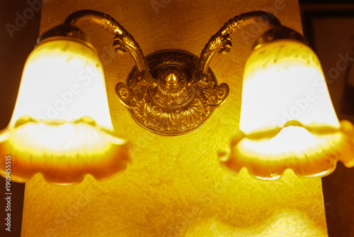 Fotografía Warm vintage wall sconce casting glow