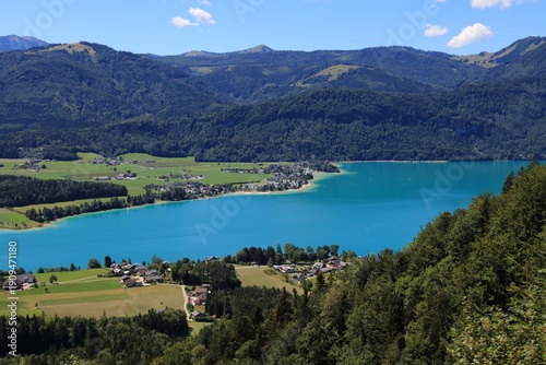Tableau sur toile Wolfgangsee mountain lake in Austrian Alps