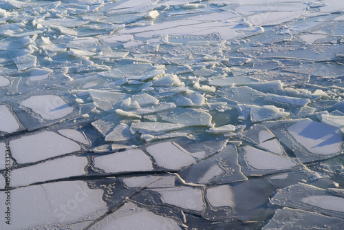 Fotografija Ice Fragments Shimmer