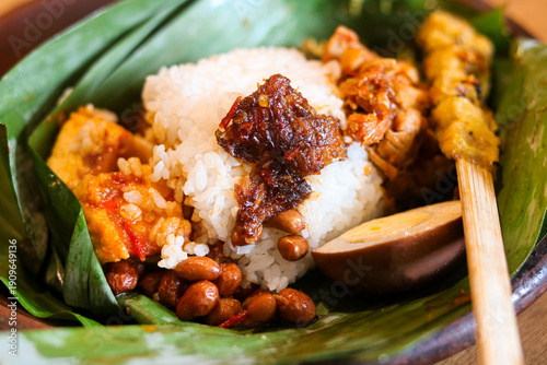 Fotografia Closeup classic serving of Nasi Jinggo, a popular Balinese street food