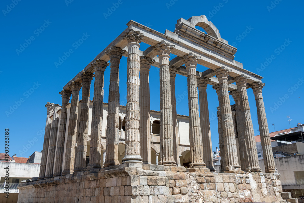 Obraz premium Temple of Diana Ancient Roman Columns