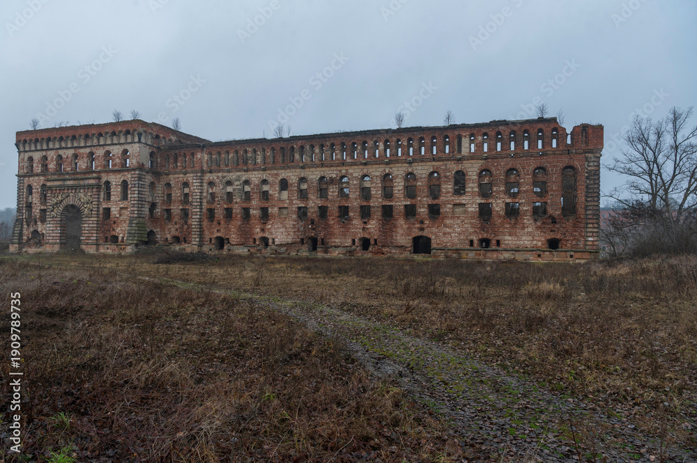 Fototapeta premium Zabytkowy spichlerz Twierdzy Modlin w Polsce.