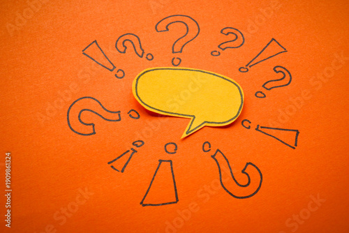 Foto Communication breakdown as symbol of misunderstanding and information barriers