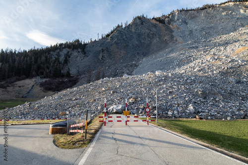 Fotografie attention_rockfall