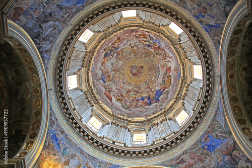 Foto il Paradiso; cupola affrescata del Duomo di Napoli