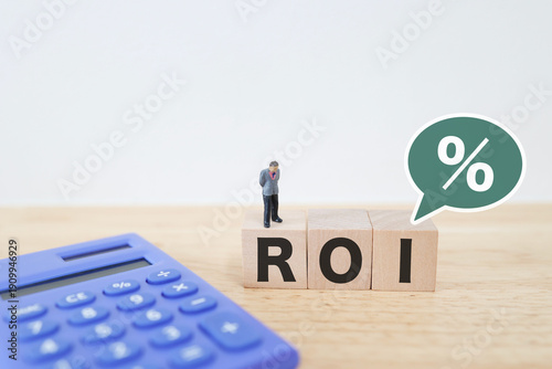 Photos ROIと％記号の投資収益率イメージ。