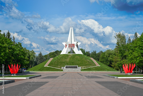 Fotografía Mound of Immortality on the Alley of Fame in Bryansk, Bryansk region of Russia