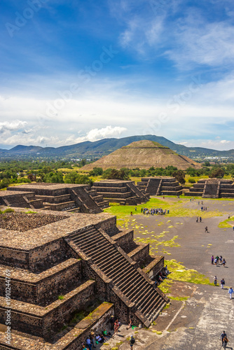 Teotihuacan, State of Mexico, Mexico, 31 august 2025 Tourists walking on a sunny day at the pyramids of Teotihuacan, in the State of Mexico