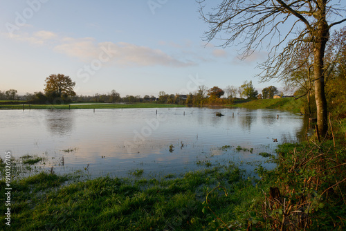 Photos Prairie inondée par le débordement de l'Arroux, une rivière de Bourgogne en Fran
