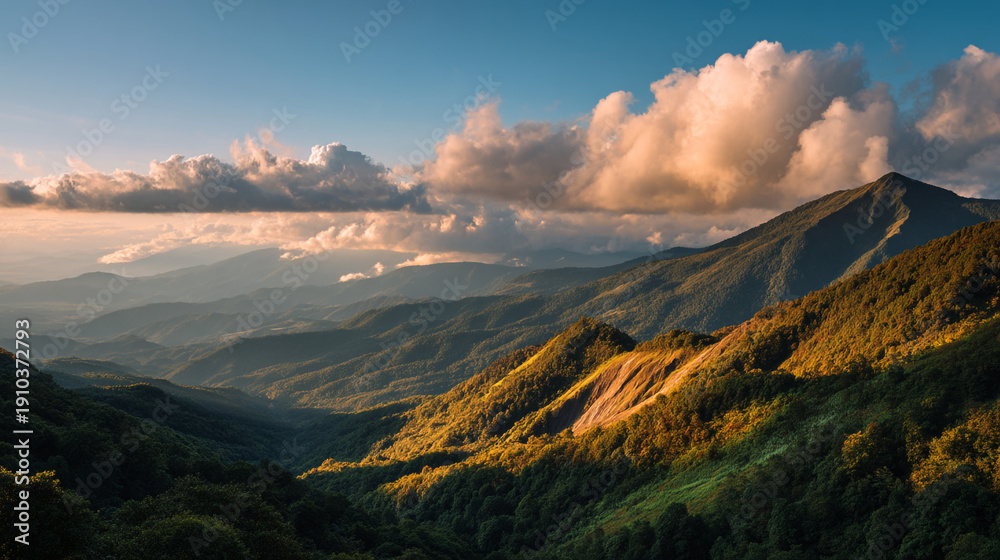 Obraz premium A serene mountain range with lush greenery under a cloudy blue sky