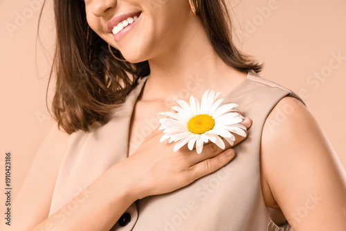 Young woman with chamomile ...
