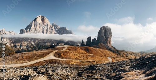 Schilderij op canvas Great autumn view of the top Tofana di Rozes and Cinque Torri range in Dolomites, South Tyrol