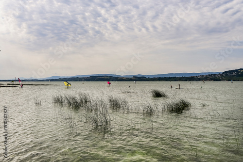 Murten, Morat, Murtensee, See, Seeufer, Wassersport, Windsurfen, Mont Vully, Weinberge, Schifffahrt, Seerundfahrt, Weindorf, Weinregion, Weinbauer, Winzerdörfer, Wanderweg, Sommer, Schweiz 
