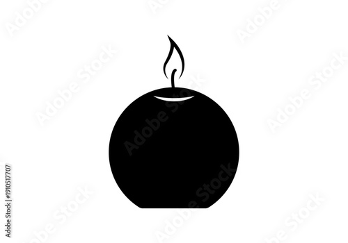 Silueta negra de una vela esférica con llama encendida 