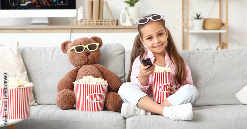 Happy little girl with 3d g...