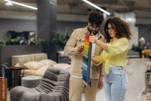 Φωτογραφία Couple choosing fabric swatches for home interior design