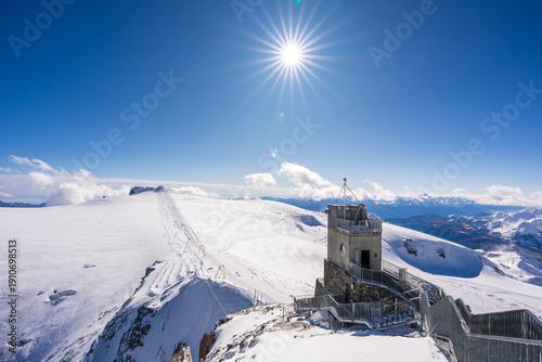 Fotografía Klein Matterhorn observation deck stone elevator tower and metal stairs with sunburst