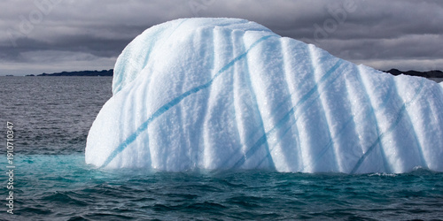 Bilde på lerret Iceberg Near Nuuk, Greenland, Cone-Shaped, With Turquoise Lines On White