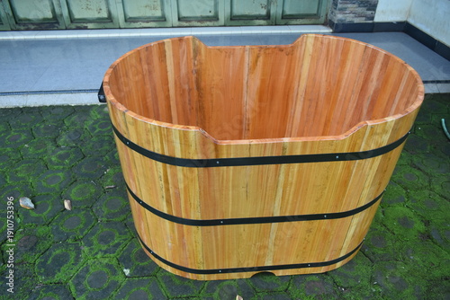 Large size unique bathtub craft made of wood with a rustic theme, this bathtub can be used to refresh.