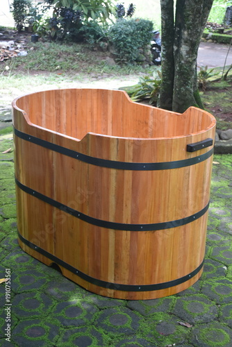 Large size unique bathtub craft made of wood with a rustic theme, this bathtub can be used to refresh.