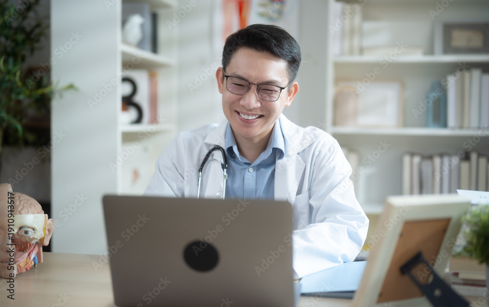 Obraz premium Asian male doctor in white coat having teleconference with patient.