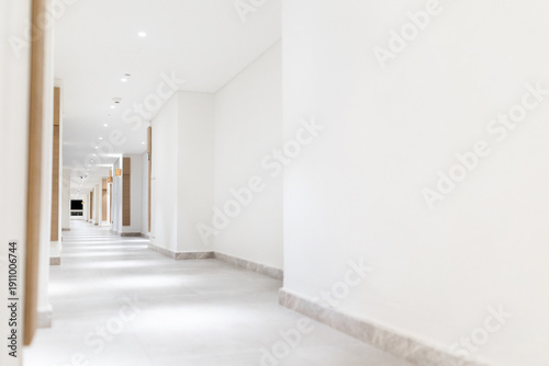 Schilderij op canvas Empty modern hotel corridor with white walls and clean minimalist design, long p