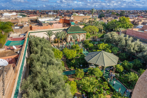 Urlaub in Marokko, Marrakesch, Afrika: Innenstadt, Altstadt, Medina - Le Jardin Secret, Sehenswürdigkeit botanischer Garten, Riad, mit Pflanzen und historischem Turm