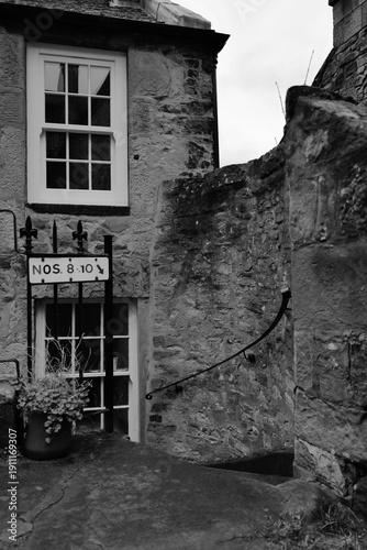 Vieille boutique dans une ruelle de pierre